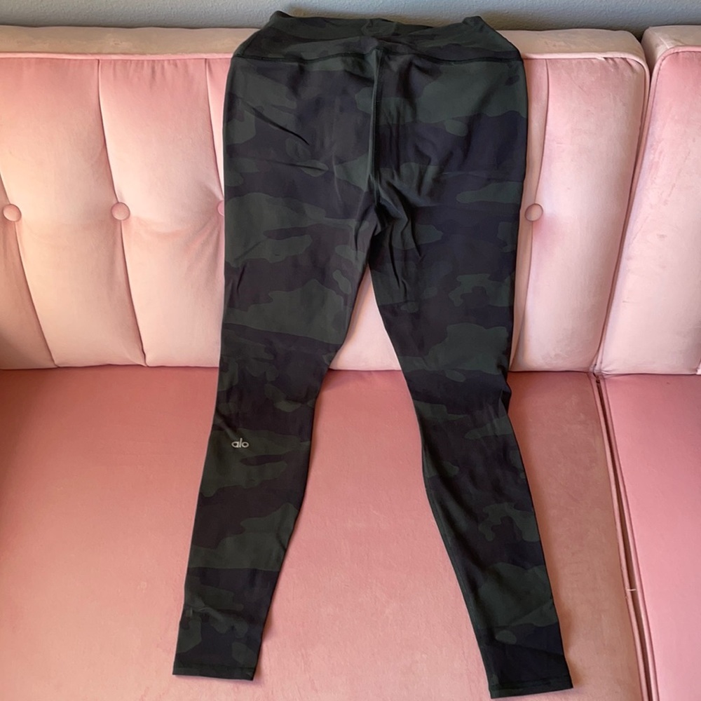 Black/green/gray camo ALO yoga leggings.                       WORN ONCE 🔥